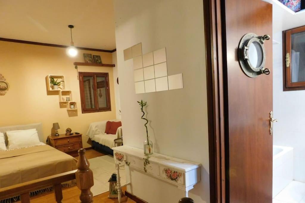 Marco Polo'S Mooring Cozy Navy House Lägenhet Anavyssos Exteriör bild